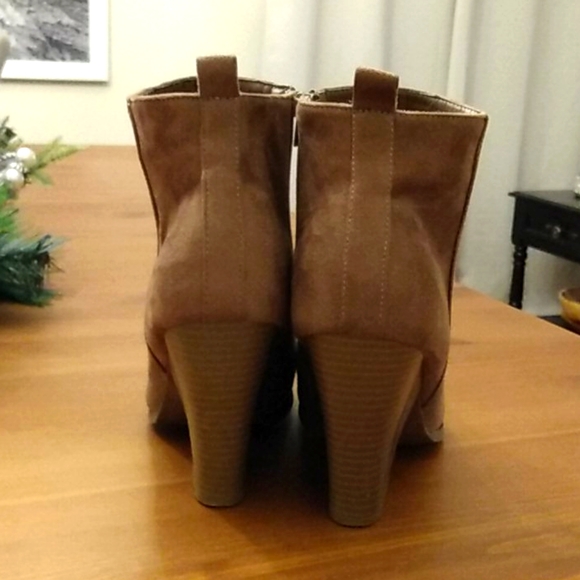 Caramel color three inch wedge - Picture 3 of 4